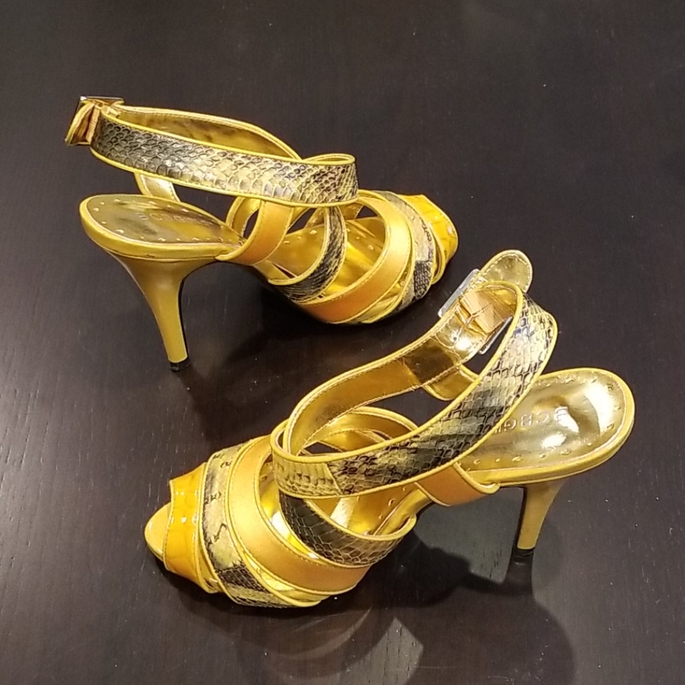 BCBGirls womans size 8M heel